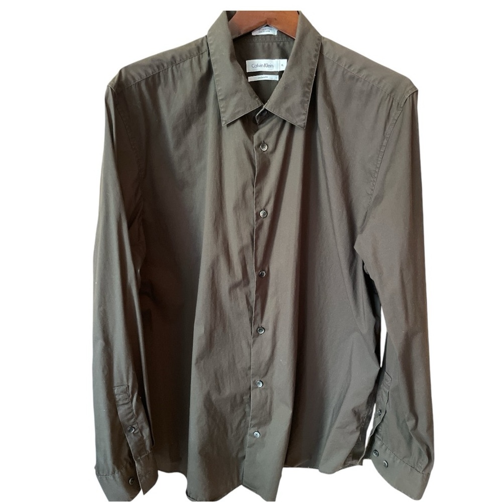 ⚡️ Calvin Klein Modern Fit Long Sleeve Buttoned Down Dress Shirt  - Size XL ⚡️